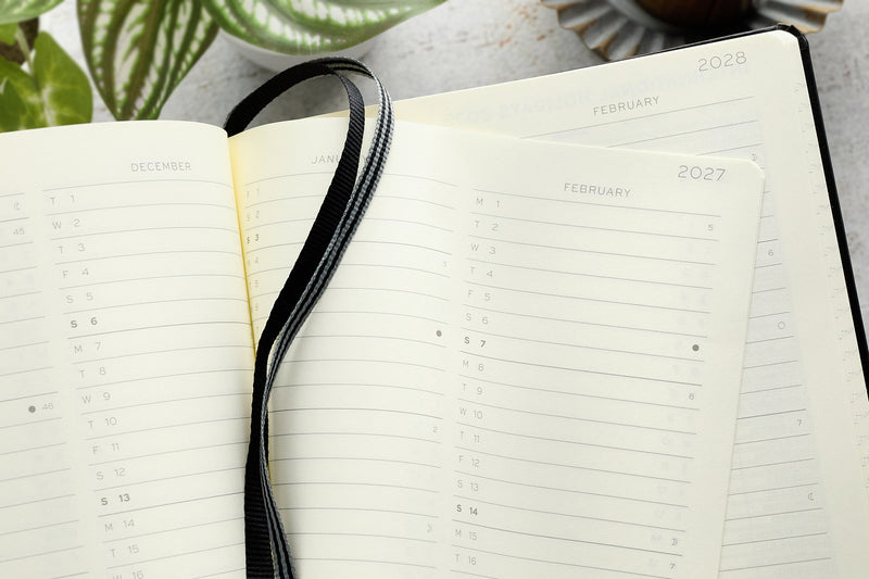 Leuchtturm1917 Medium A5 2025-2026 Weekly Planner & Notebook 18 Months - Black, Lined