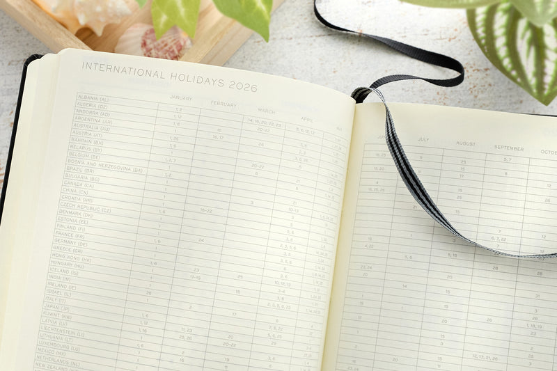 Leuchtturm1917 Medium A5 2025-2026 Weekly Planner & Notebook 18 Months - Black, Lined