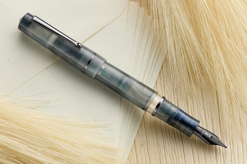 Delta Duna Fountain Pen - Zephyr
