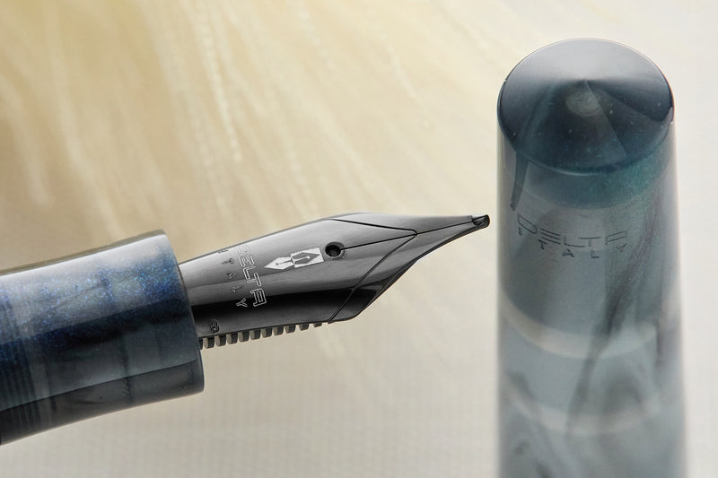 Delta Duna Fountain Pen - Zephyr