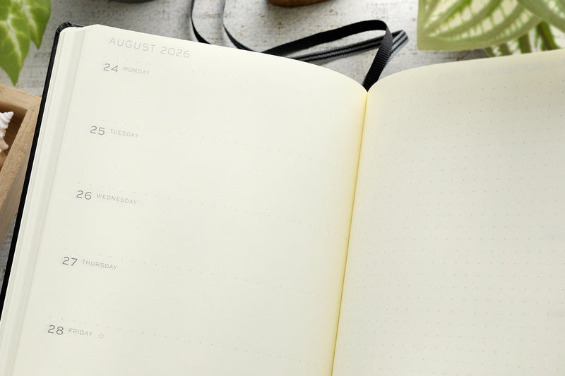 Leuchtturm1917 Medium A5 2026 Weekly Planner & Notebook - Forest Green, Lined