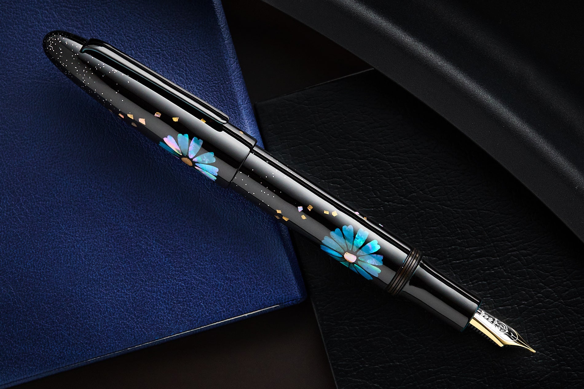 TACCIA Miyabi Bonbori Fountain Pen - Blue Daisies (Limited Edition)