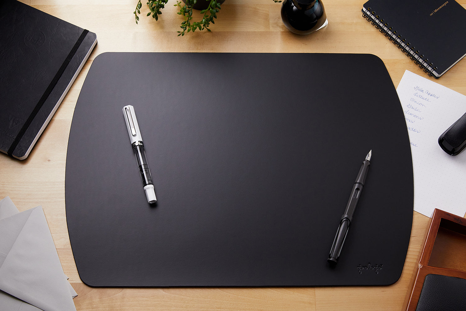 Girologio Writing Mat - Black