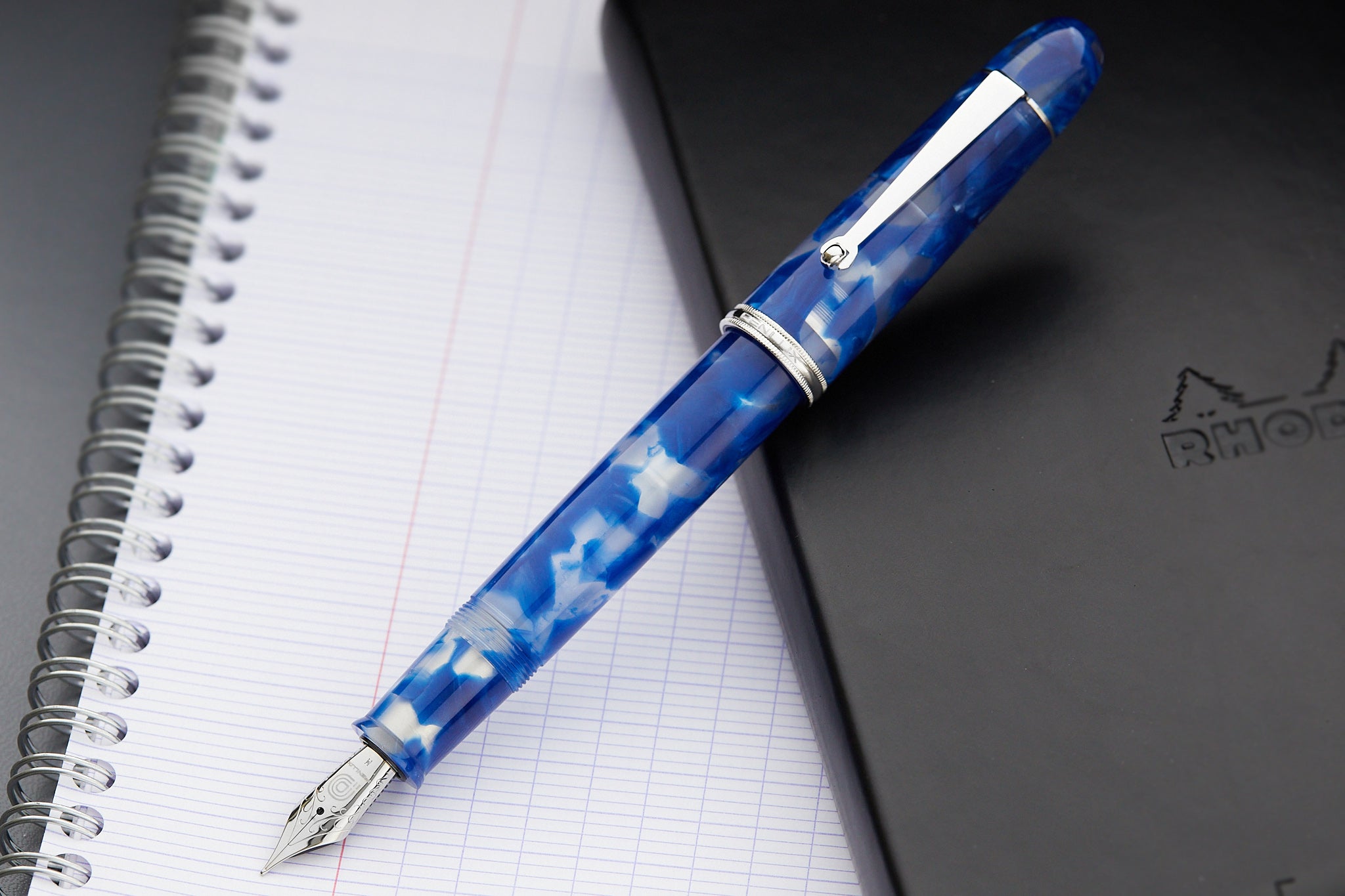 Penlux Masterpiece Grande Fountain Pen - Koi Blue & White