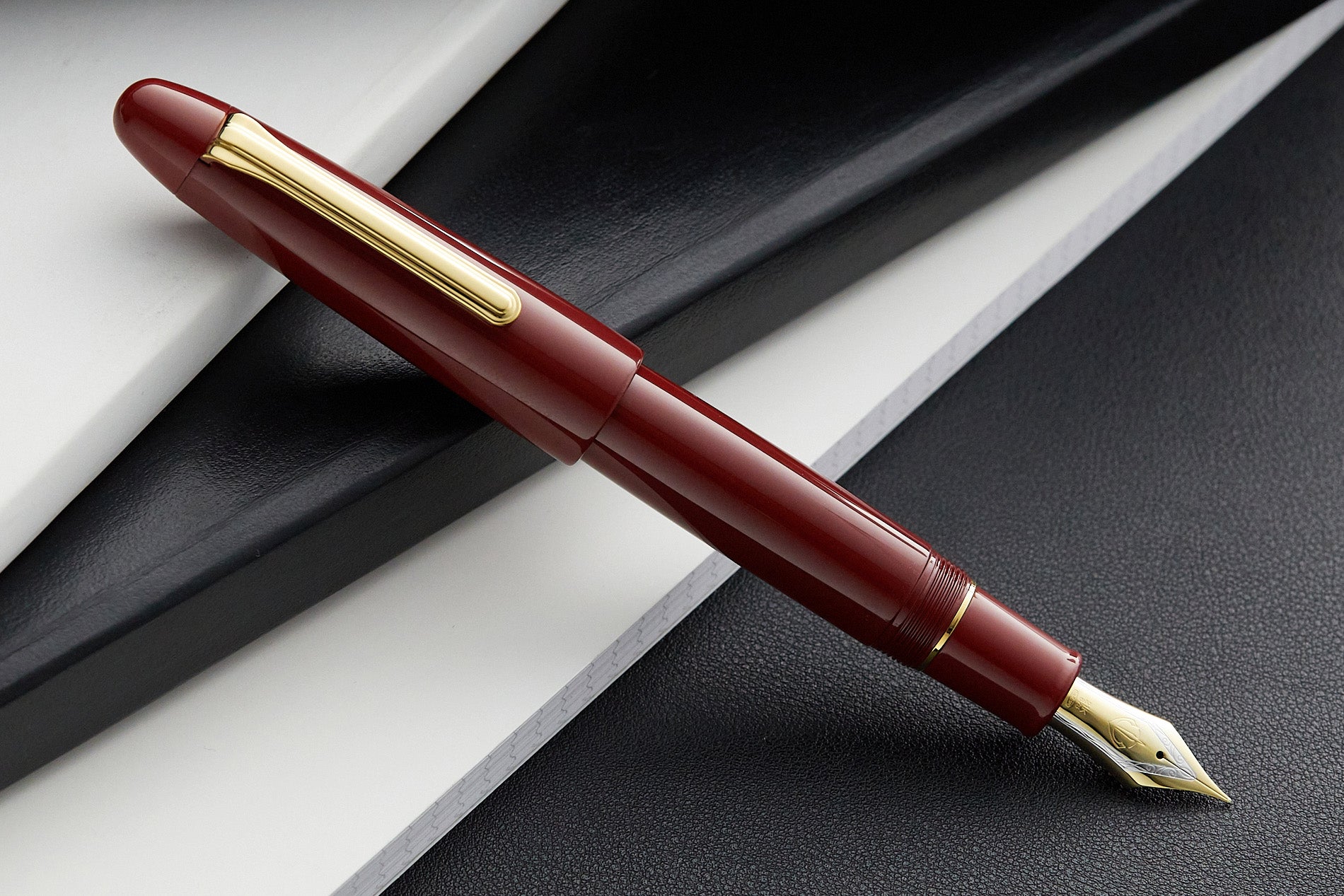 Sailor 1911 King of Pens Color Urushi Ebonite Fountain Pen - Wine Red